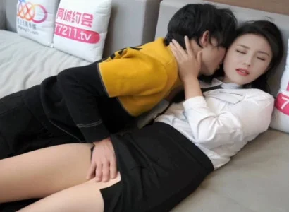 Cô thư ký âm thầm chiều sếp vì tiền
