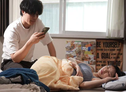 Kẻ thích nhìn người yêu ngoại tình đê mê nhìn cảnh người yêu phản bội