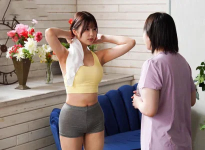 Em gái xinh đẹp tham gia buổi tập yoga và bị chén
